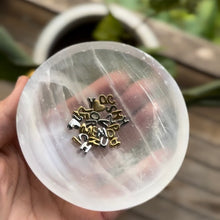 Load image into Gallery viewer, SMALL letter - 26cm anklet